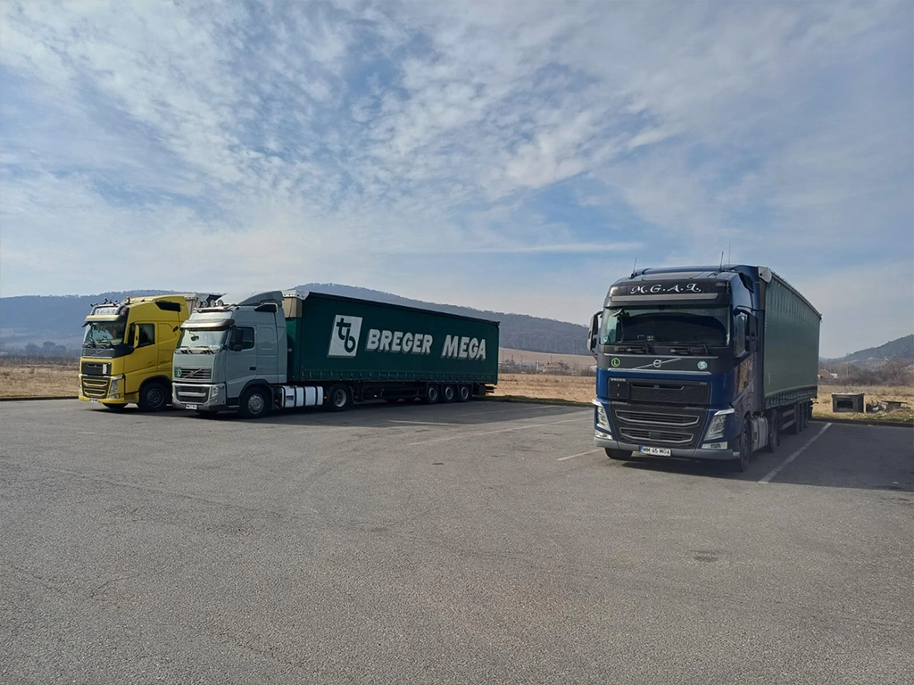 Camioanele Volvo din flota de transport a companiei MGAL Total Transport