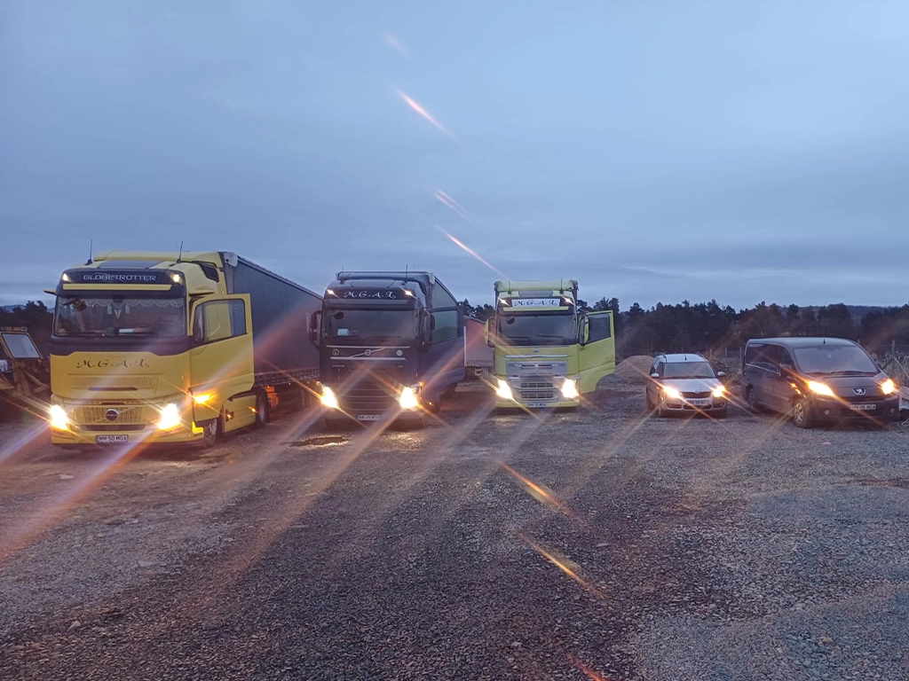 Flota de transport parcate la garajul firmei