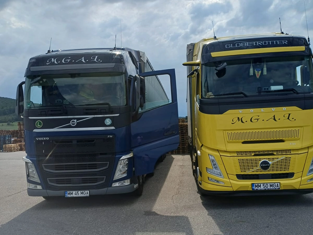 O mica parte din camioanele Volvo apartinand firmei MGAL