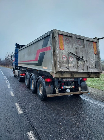 Semiremorca basculabila pentru transportul marfurilor vrac